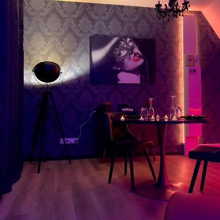 Love Room Avec Jacuzzi Prive Bonnetable Zewnętrze zdjęcie