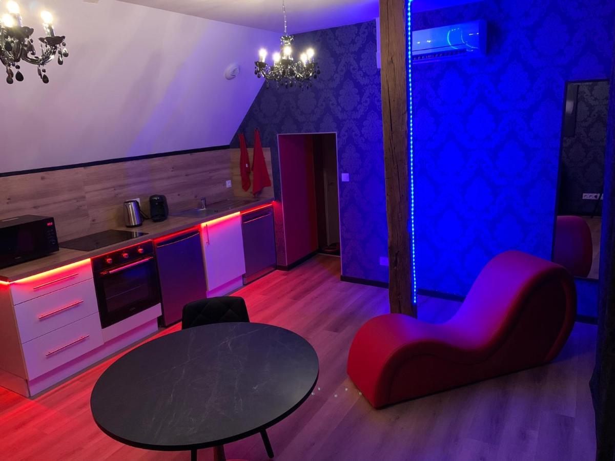 Love Room Avec Jacuzzi Prive Bonnetable Zewnętrze zdjęcie