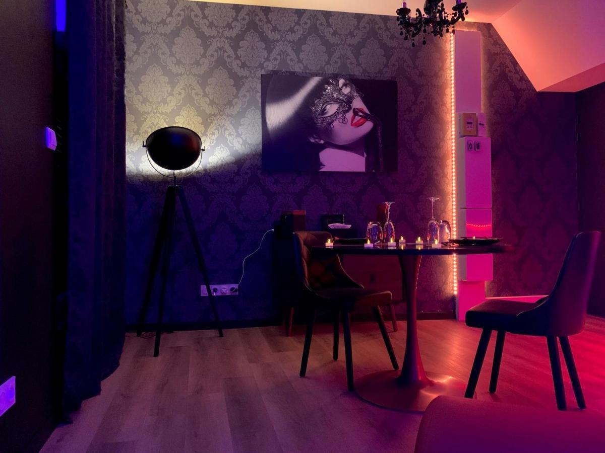 Love Room Avec Jacuzzi Prive Bonnetable Zewnętrze zdjęcie