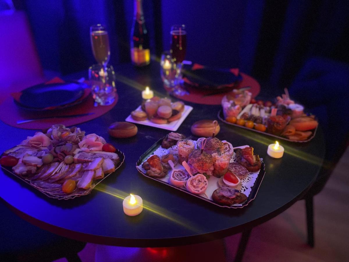 Love Room Avec Jacuzzi Prive Bonnetable Zewnętrze zdjęcie